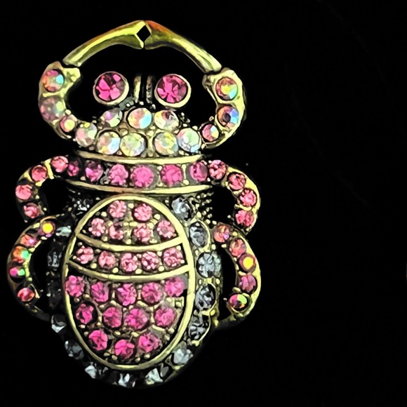 Heidi Daus OMEGA 🆕 “New Scarab In Town” Scarab Art Deco style Pierced Earrings - Picture 3 of 6